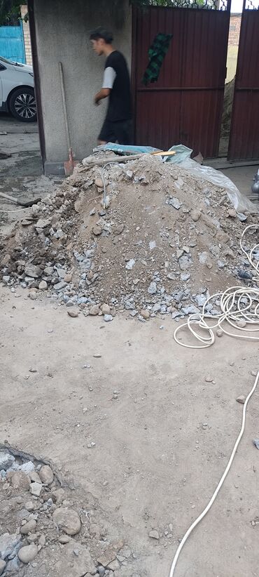 Отдам даром: Строительный мусор рабочий городок,в Бишкеке даром отдам