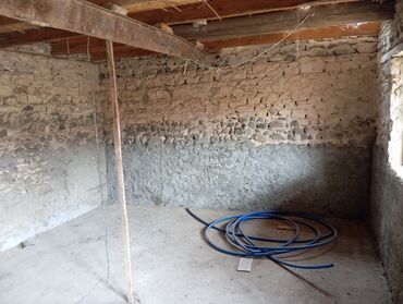 Həyət evləri və villaların satışı: 3 otaqlı, 72 kv. m, Orta təmir — 12