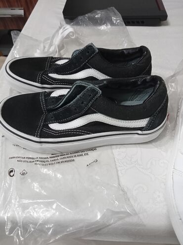 черная обувь: Продаю б/у кроссовки vans 100% оригинал, заказывала с официального