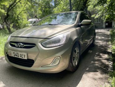 Hyundai Solaris: 2013 г., 1.6 л, Механика, Газ, Седан