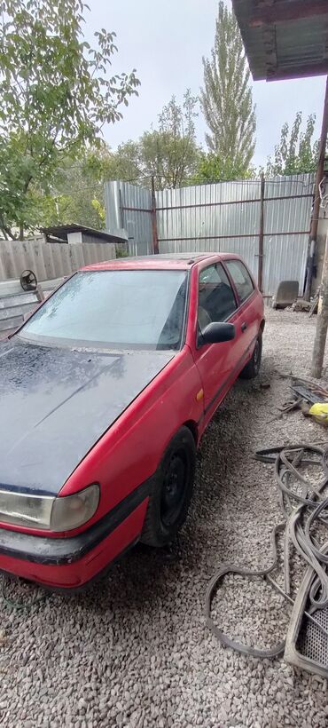 автомобиль смарт: Nissan Sunny: 1992 г., 1.4 л, Механика, Газ, Купе