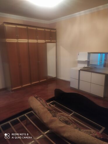 3 комнатная квартира: Kirayə həyət ev verilir. 3otaq 1salon.mətbəxt. hamam tualet evin