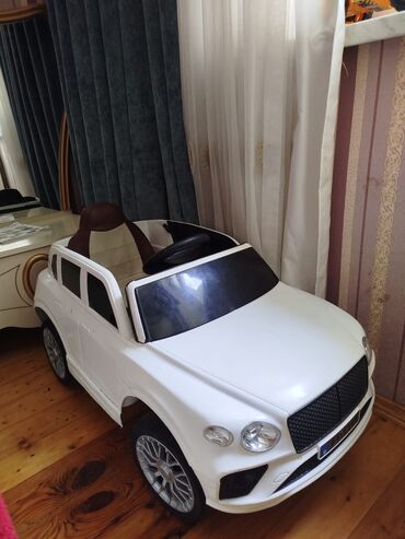 Manejlər: Dilek….Masin satilir 190 azn . 6w akmulyatiri cixartilib ustune 12w