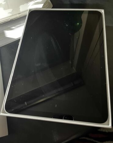 Tableti: Apple iPad (11. generacija) – Liquid Retina Prodajem iPad 11 — 2
