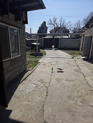 Долгосрочная аренда домов: Сдается частный дом. Участок 8 соток. 6 жилых комнат. Район рынка at lalafo.kg — 1 Долгосрочная аренда домов: Сдается частный дом. Участок 8 соток. 6 жилых комнат. Район рынка — 1