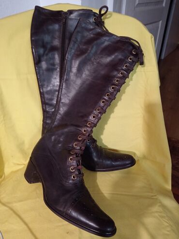 Ostala ženska obuća: Braon čizmice br. 40,sve koža,1900 din nošene . Crvene — 4