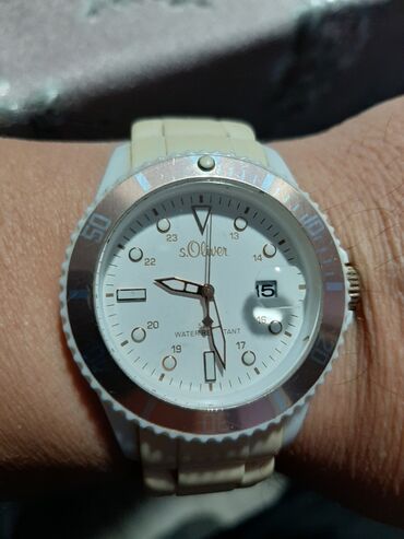 krzno za jakne: Sat Oliver original sat ispravan datum mu radi,jako lep sat za male