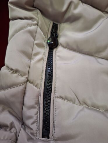 Zimske jakne: Ženska zimska jakna sa kapuljačom i krznom koji se skidaju — 2