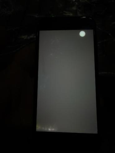 Apple iPhone: IPhone SE 2020, Qara — 3