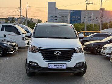 машина бусик: Hyundai Starex (H-1) минивэн, белый цвет, дизель VGT. - Кузов