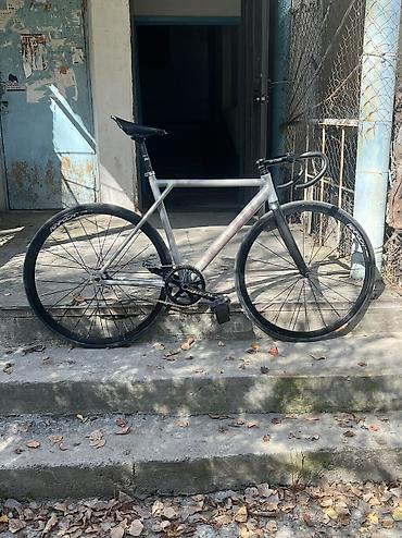 Фикс-байк (single speed) на базе алюминиевой рамы Colossi с трековой