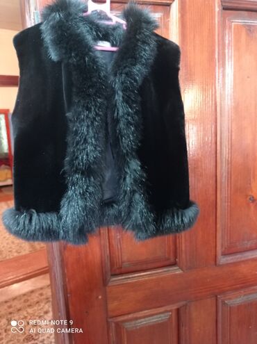 теплая зимняя куртка детская: Продам брендовую модную детскую безрукавку "Trilogy" на девочку 5-9