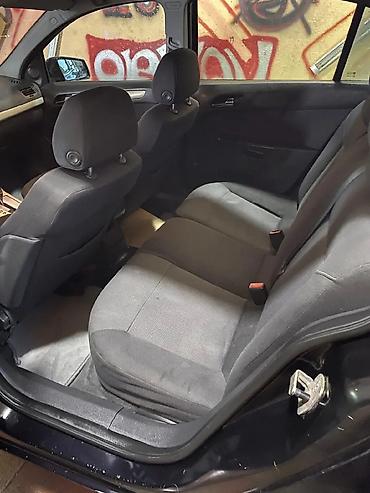 opel astra qiyməti: Opel Astra: 1.9 l | 2007 il 567946 km Sedan — 3