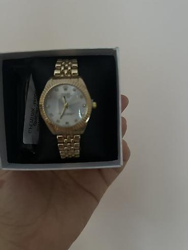 michal kors: Наручные часы в подарочных коробках. Новые 1 шт -750 сом Адрес — 3