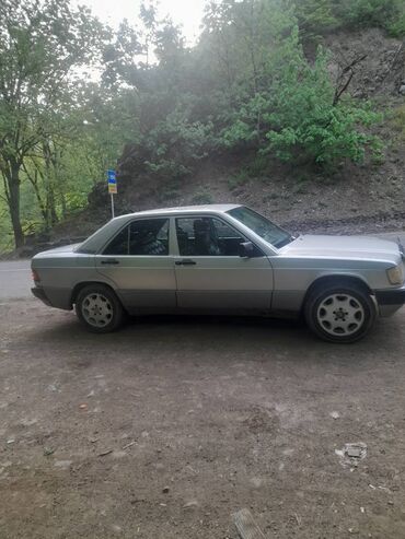 mersedes maşını: Mercedes-Benz 190: 2 l | 1990 il