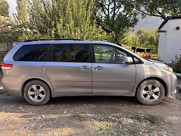 corolla runx: Toyota Sienna: 2012 г., 3.5 л, Автомат, Газ, Минивэн — 2