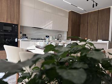продам кухню: Кухонный гарнитур с островом и встроенной техникой на заказ - — 1