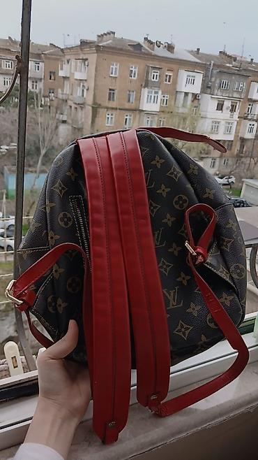 sırt cantası: Louis Vuitton stilində qadın bel-çiyin üçün sırt çantası.Zamok biraz — 2