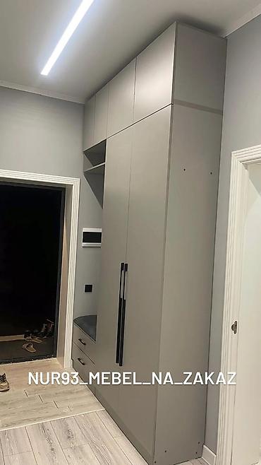 Другая мебель: Компактная прихожая в современном стиле, выполненная в светлых тонах с — 5