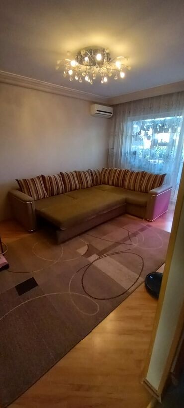 угловой диван со столом ош: Угловой диван, цвет - Коричневый, Б/у