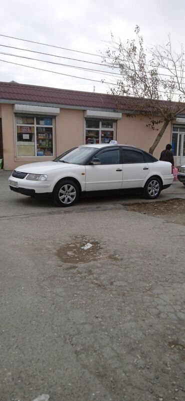 фольксваген 1: Volkswagen Passat: 1.8 l | 1988 il Sedan