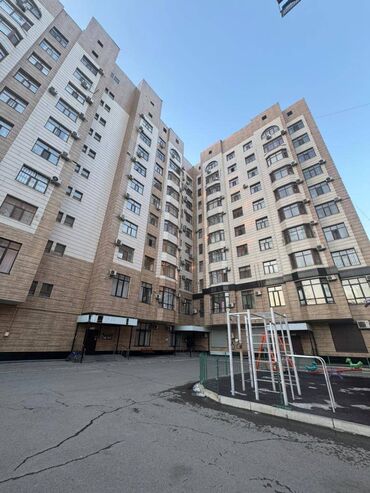 я ищу 2 комнатную квартиру в бишкеке на 30 000 сом: 3 комнаты, Агентство недвижимости, Без подселения, С мебелью полностью