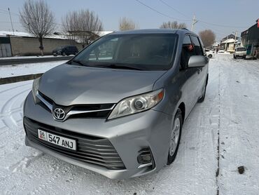 голуф 3: Toyota Sienna: 2017 г., 3.5 л, Автомат, Бензин, Минивэн