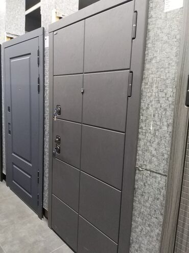 tek kıravat: Bu, MDF materialından hazırlanmış, tünd boz rəngli qapıdır. Müasir