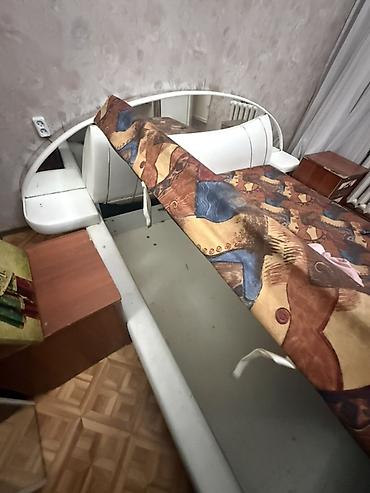 зеркало большие: Двуспальная кровать с мягким изголовьем и большим зеркалом - Размер — 3