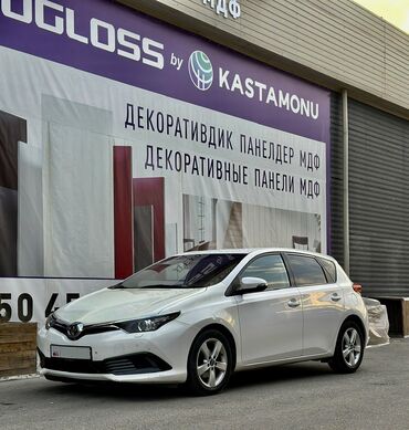 дополнительный свет: Toyota Auris: 2017 г., 1.8 л, Вариатор, Гибрид, Хэтчбэк
