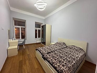 velosiped kirayə: İcarəyə verilir 2 otaqlı köhnə tikili 100 m², Sahil m. 900 AZN/ay 2 — 6