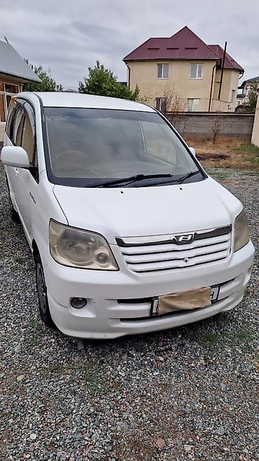 Toyota Noah: 2003 г., Автомат, Бензин, Минивэн