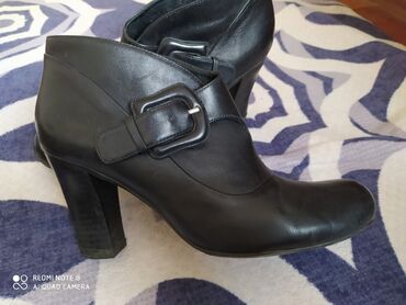 обувь женская 38: Ботинки и ботильоны 39, цвет - Черный