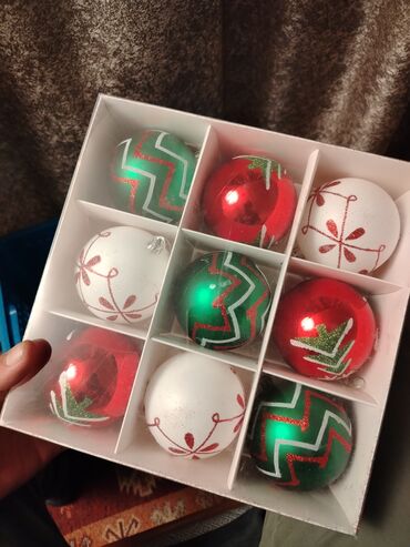 Yeni il oyuncaqları və bəzəkləri: Yeni il ağacı üçün oyuncaq dəstləri - 9-luq qutular: Hər qutuda 9 — 1