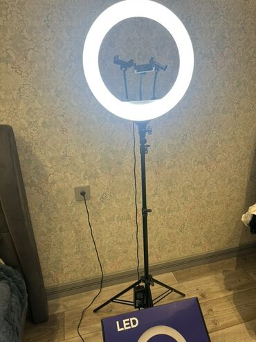 İşıqlandırma: Portativ tripod stendi ilə tamamlanan LED halqa doldurma işığı. Bu