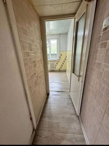 квартира трехкомнатная: 3 комнаты, 60 м², 104 серия, 2 этаж, Косметический ремонт