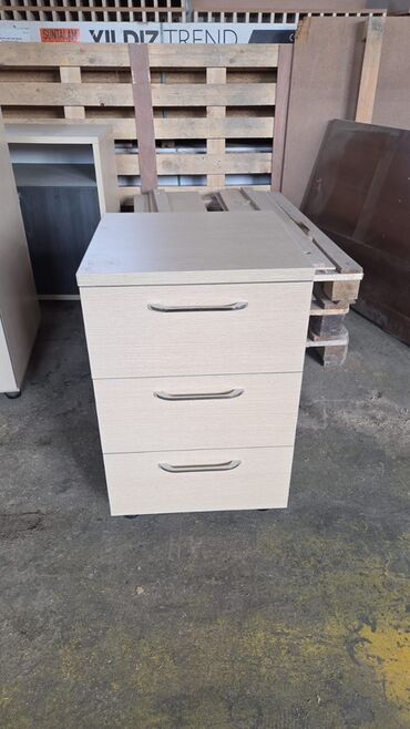 Ofis dəst mebeli: Ofis mebelləri dəsti - 1 qapılı hündür dolab: açılan qapı, metal — 8