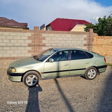 Toyota: Toyota Avensis: 2000 г., 2 л, Механика, Дизель, Хэтчбэк