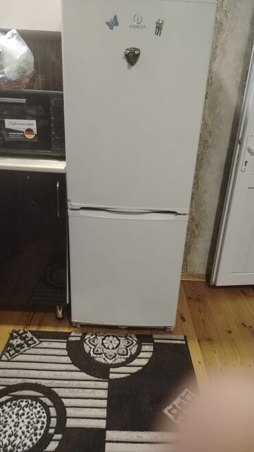 ikinci el soyuducu: Indesit iki kamerali soyuducu - Rəng: ağ - Üstdə soyuducu bölmə