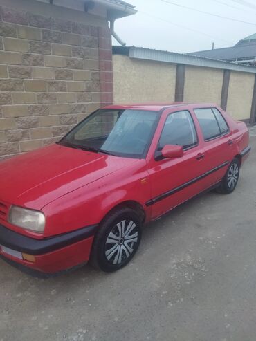 машина vento: Volkswagen Vento: 1993 г., 1.8 л, Механика, Газ, Седан