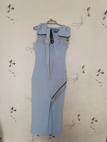 ziyafət geyim: Mavi rəngdə zərif qadın paltarı - Model: midi uzunluq, qolsuz - Rəng — 2