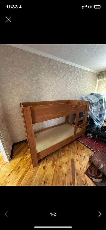 кухонный уголок бу: Двухъярусная кровать из массива (визуально — под дерево, тёплый