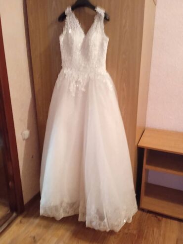 свадебные и вечерние платья: Свадебное платье размер 44-48