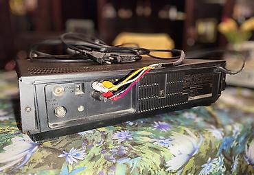 kaset calar: Hitachi VT-P75(GK) video maqnitofon - Model: Hitachi Video Deck — 3