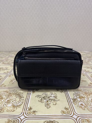 Барсетки: Барсетка, Eastpak, Материал: Искусственная кожа, Застежка на магните, Застежка на молнии, Множество карманов, Новый