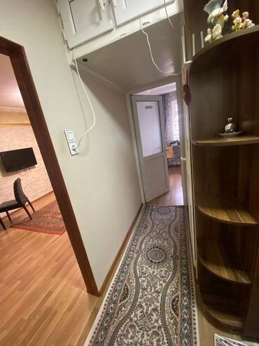 Uzunmüddətli kirayə mənzillər: Nizami rayonu, Neftçilər metrosunun yanında, köhnə tikili, 5 mərtəbəli — 11