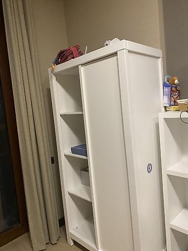 Ağ rəngli uşaq otağı mebeli dəsti - Beşik: Klassik lamelli dizayn, ağ