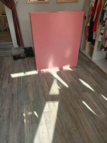 Stolovi: Pult 4 — 2