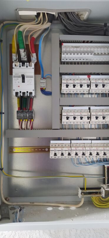 Электрики: Электрик | Монтаж проводки, Монтаж розеток, Монтаж электрощитов Больше 6 лет опыта — 14