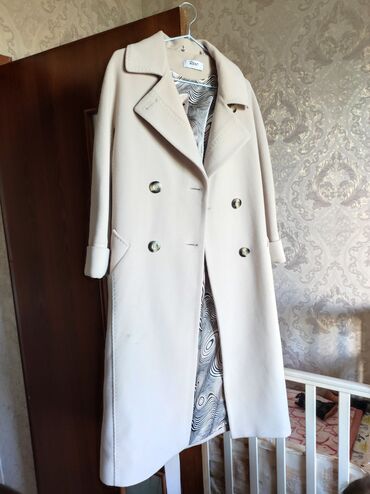 Пальто: Продам женское пальто почти не одевали супруге великовато в хорошем